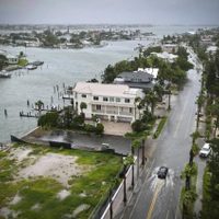 Huracán Debby toca tierra en Florida y amenaza con inundaciones catastróficas