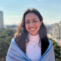 Estudia en el Pellegrini y fue nombrada como una de las 10 mejores estudiantes del mundo
