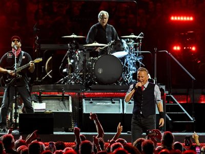 Bruce Springsteen y Foo Fighters encabezan festival de protesta contra Trump previo a elecciones