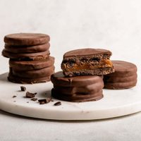Con 1 solo huevo y una lata vacía: prepará estos deliciosos alfajores para disfrutar en Pascuas