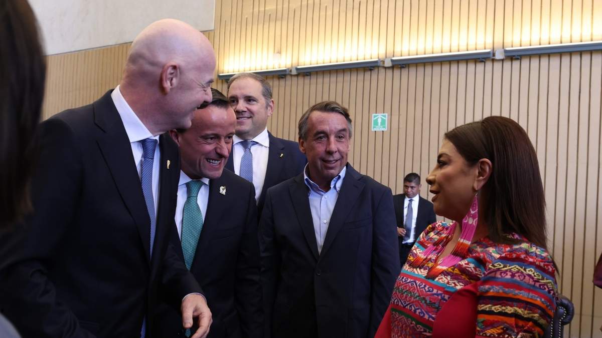 Brugada inaugura exposición “Álbum Épico” junto Infantino, presidente de la FIFA