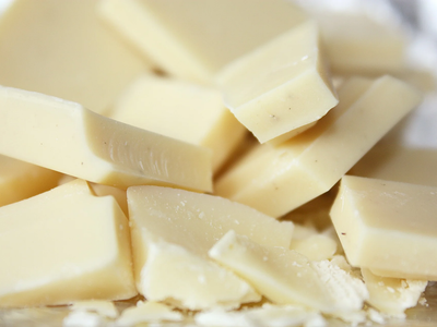 Chocolate blanco casero: una receta económica y con ingredientes fáciles de conseguir, ideal para bombones