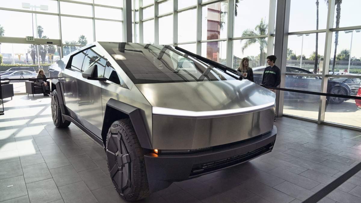 Un Cybertruck de Tesla en exhibición en Buena Park, California