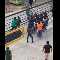 Presunto ladrón toma como rehenes a papá e hija para huir; testigos intentan lincharlo (Video)