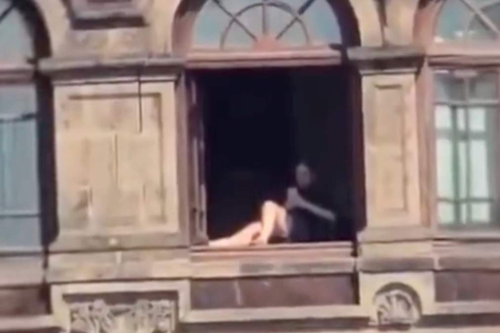 Florencia Franco, tras descubrirse que usó una de las ventanas de Palacio Nacional para asolearse, dejó el cargo como directora general de Coordinación del secretario de Hacienda