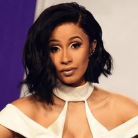 ¡Sin pudor! Cardi B deja que se lo agarren con impunidad ¿Quién fue?