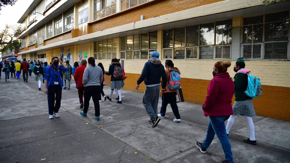 Estudiantes de una secundaria en la CDMX