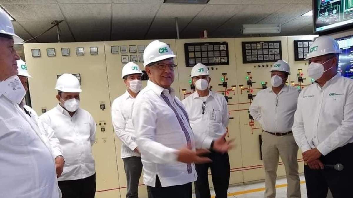 El presidente en la central hidroeléctrica de Chicoasén