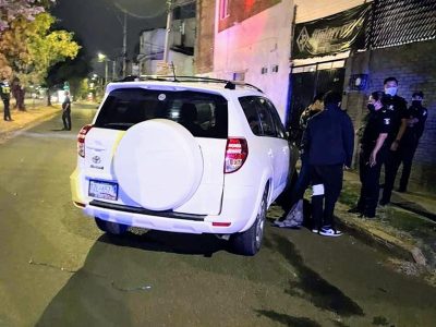 Captan cómo un menor de edad choca camioneta y provoca la muerte de un motociclista