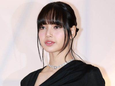 Junto a una cantante española: el estilo a la moda de Lisa, de Blackpink, ideal para salir de paseo