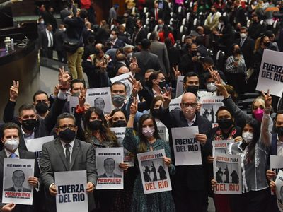Movimiento Ciudadano protesta por caso Del Río en el arranque del segundo periodo de sesiones