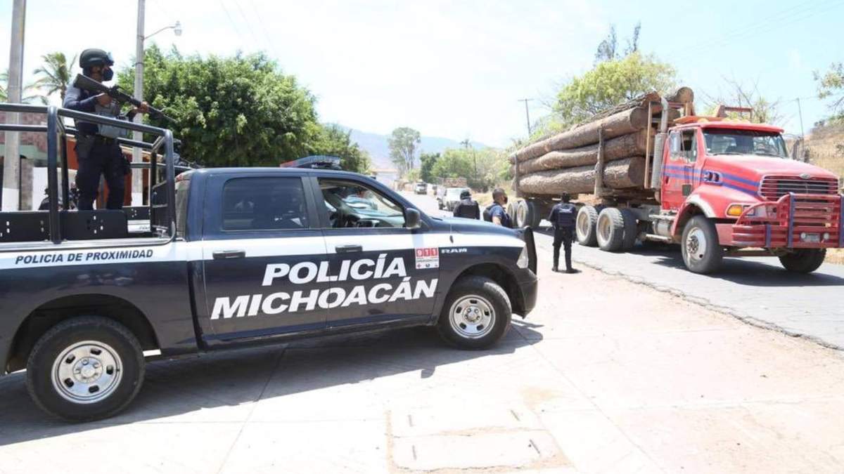 Elementos de la Policía de Michoacán en Aguililla
