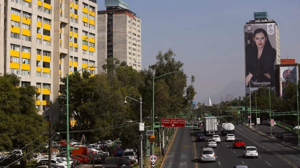 Espectacular con publicidad del Primer Informe de Gobierno de Sandra Cuevas en Tlatelolco