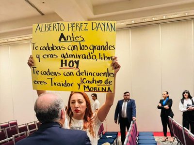 Increpan al ministro Pérez Dayán en la FIL de Guadalajara: “Antes eras admirado”