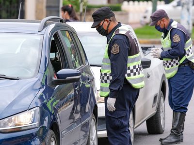 Suspenden los "permisos excepcionales" para los varados en el país