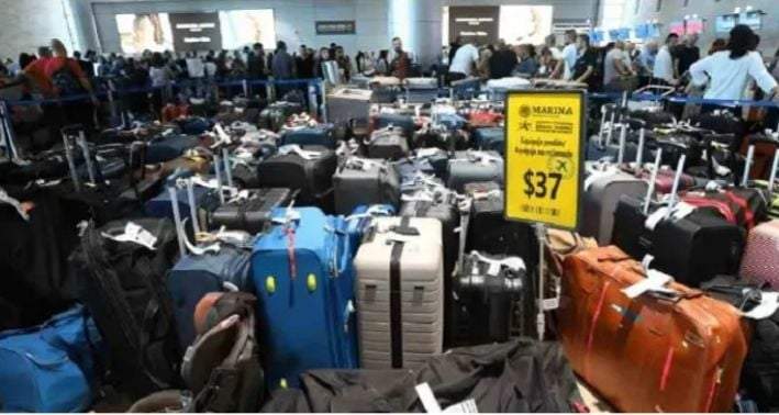 Maletas a 37 pesos, así lo anuncian los usurpadores
