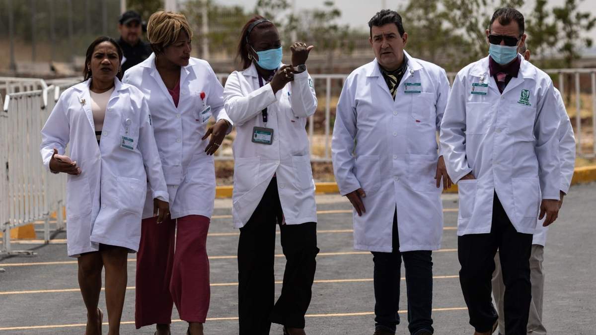 Médicos cubanos en México
