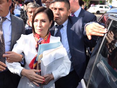 Dictan prisión preventiva a Rosario Robles; la llevan al penal de Santa Martha Acatitla