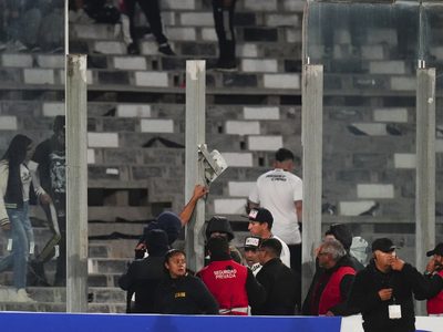 Dos hinchas mueren asfixiados antes de un partido de la Copa Libertadores en Chile