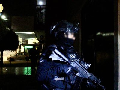 Detienen a 112 personas en operativo policiaco en Iztapalapa