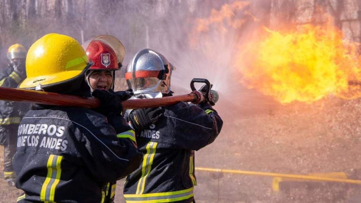 Bomberos Voluntarios de San Martín de los Andes. Fuente: (Facebook)