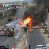 Mantienen cerrada la México-Pachuca por volcadura de pipa