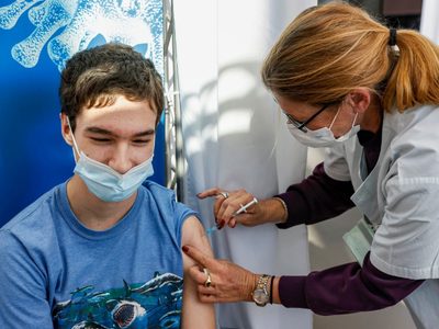 Sinopharm es candidata para continuar la vacunación en menores de edad