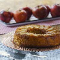 Torta de manzana en tiempo récord: mientras ponés la pava prepará este postre rico y extra esponjoso