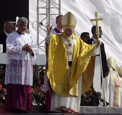 El Papa Benedicto XVI cuando saludó durante la JMJ en Cuatro Vientos