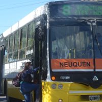 En reclamo de sus salarios, los choferes de Autobuses Neuquén definen nuevas medidas de fuerza