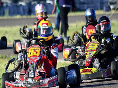 Neuquinos a las piñas en el autódromo de General Roca