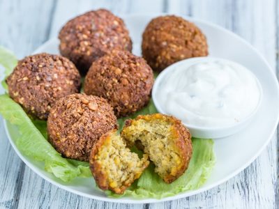 Hacé tu propio falafel en casa y disfrutá de croquetas de garbanzos llenas de proteínas y mucho gusto