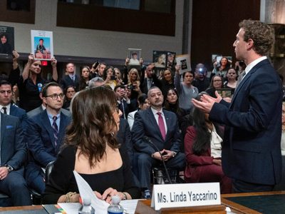 Mark Zuckerberg comparece ante el Congreso de EU y se disculpa por el daño de las redes sociales