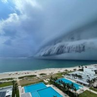 Una “nube cinturón” sorprende a los habitantes de Playa Miramar, en Tamaulipas