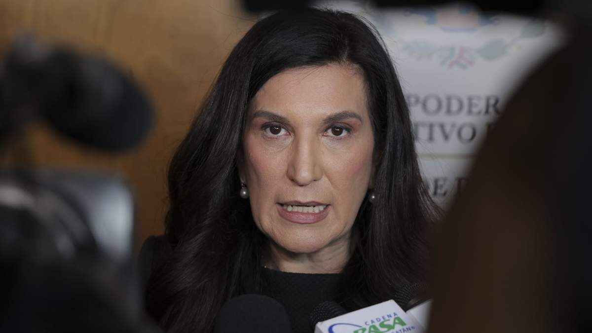 La presidenta de la Mesa Directiva de la Cámara de Diputados, Kenia López Rabadán