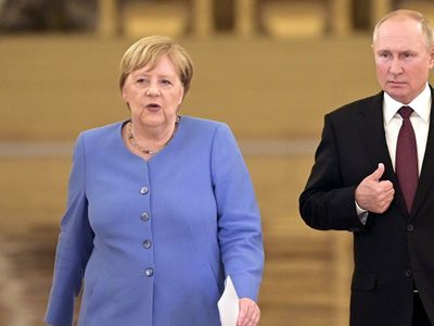 Para Merkel, hay que dialogar con los talibanes para poder salvar vidas