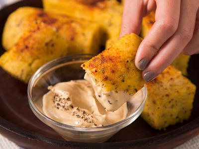 Bastoncitos de polenta: sumale un extra a tu próxima picada con esta receta deliciosa y muy crujiente