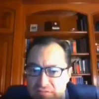 Maestro de la UP renuncia tras comentarios misóginos