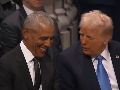 Trump y Obama se muestran risueños en el funeral de Jimmy Carter (Videos)