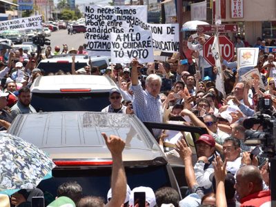 Todos, a la caza de AMLO