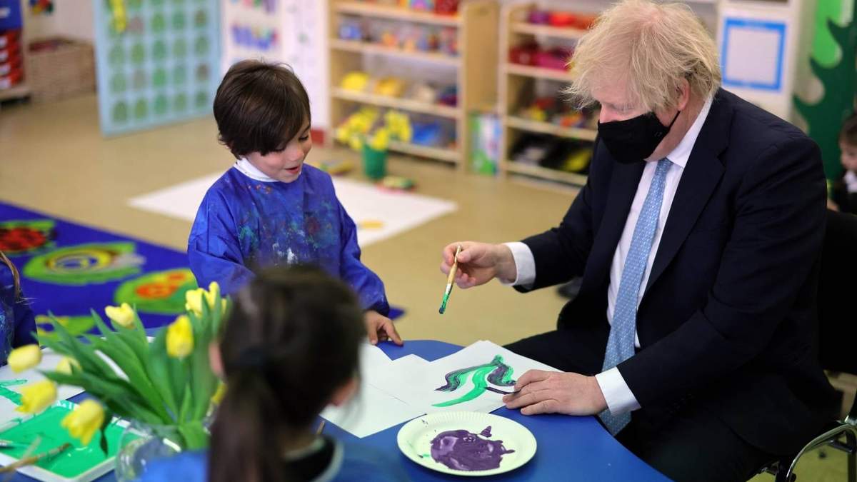 El primer ministro británico visitó este jueves una escuela