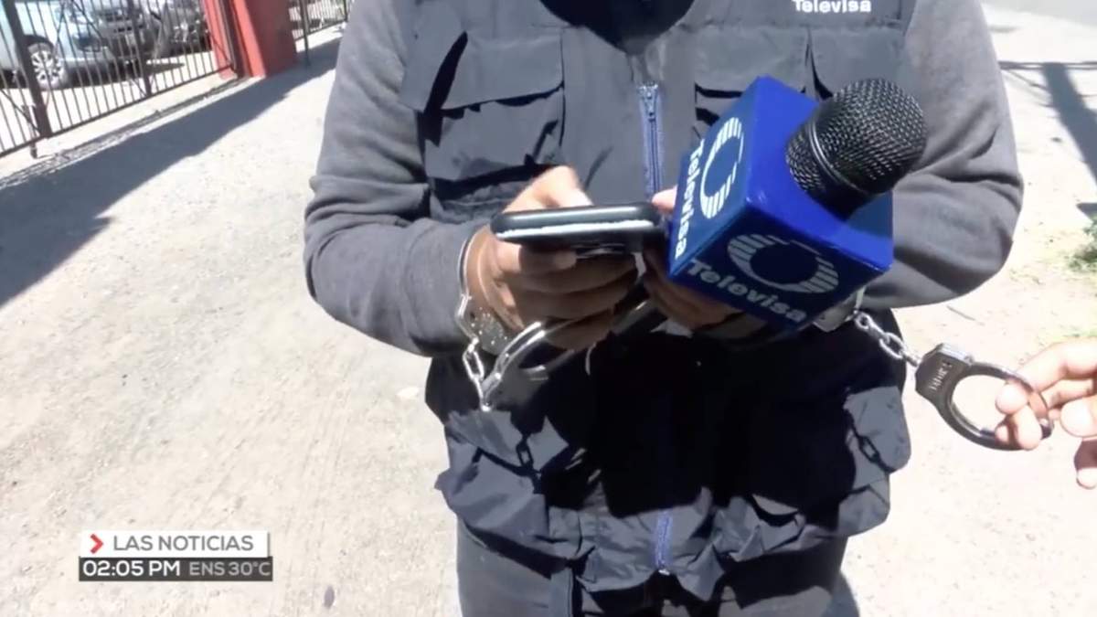 Se le colocaron las esposas al reportero Said Rodriguez