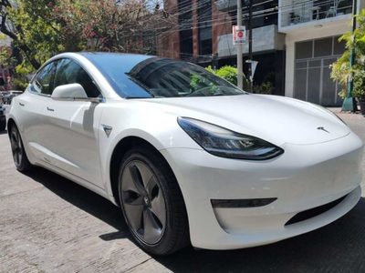 Tesla llama a revisión a sus autos Model 3 por falla en la suspensión
