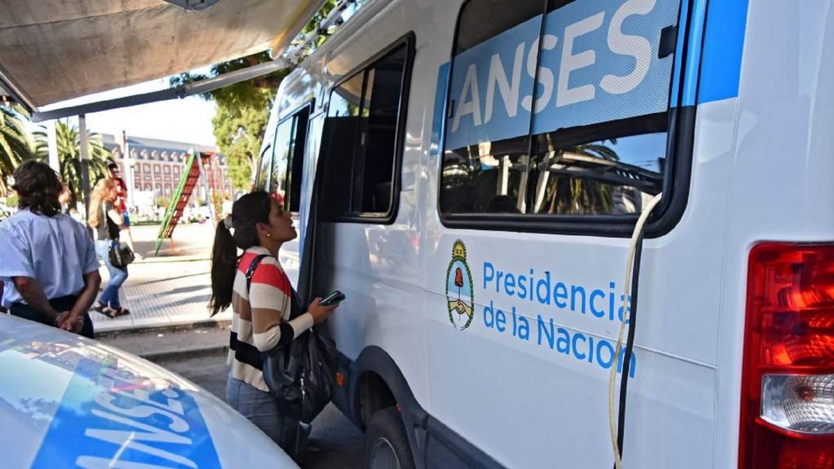 Oficina móvil de la ANSES. Fuente: (Twitter)