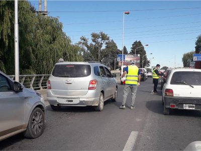 Atención: los colectivos no cruzan el puente carretero
