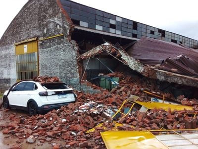Una víctima fatal, destrozos e inundaciones fueron el saldo de la supercelda en Buenos Aires