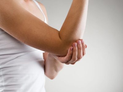 Productos naturales para evitar que se resequen los codos