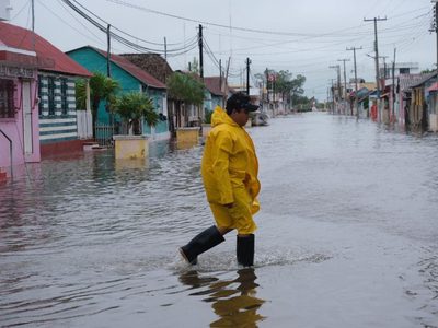 México: la tormenta Enrique gana fuerza y se convierte en el primer huracán de la temporada