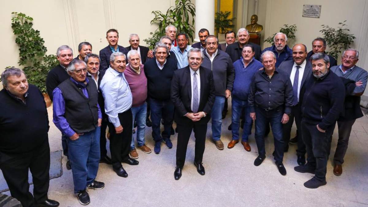 El presidente Alberto Fernández con integrantes de la CGT. Fuente: (Twitter)
