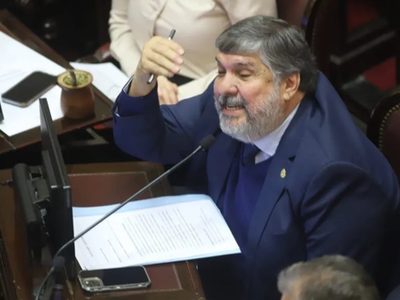 Peronistas denuncian que kirchneristas "apretaban" dirigentes para votar contra la reforma laboral